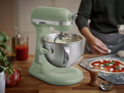 KitchenAid présente une nouvelle version de ses robots à tête rélevable