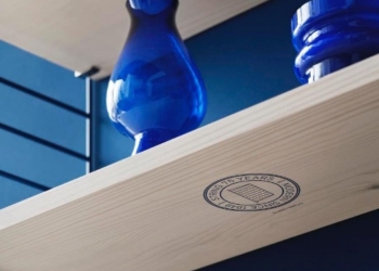 Pour fêter son 75ème anniversaire, String Furniture réédite sa toute première étagère de 19493