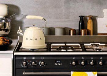 SMEG - Une bouilloire sifflante pour des pauses réconfortantes