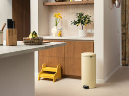 NewIcon-Pedal-Bin-30L-Mellow-Yellow-8710755233845-Brabantia_6_NR-40518