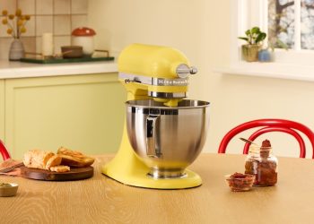 Robot-patissier-multifonction-KitchenAid-couleur-de-lannee-2025-BUTTER-ambiance-1