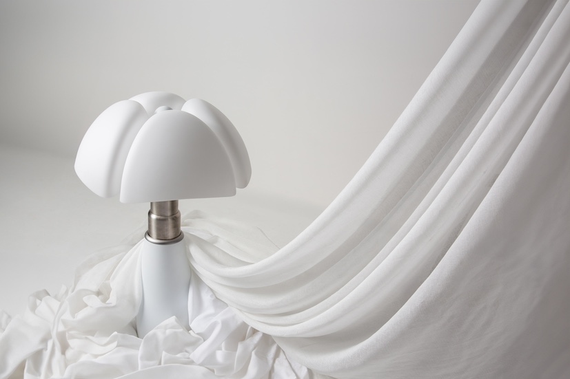 Martinelli Luce célèbre les 60 ans du Pipistrello avec la nouvelle finition White Matt