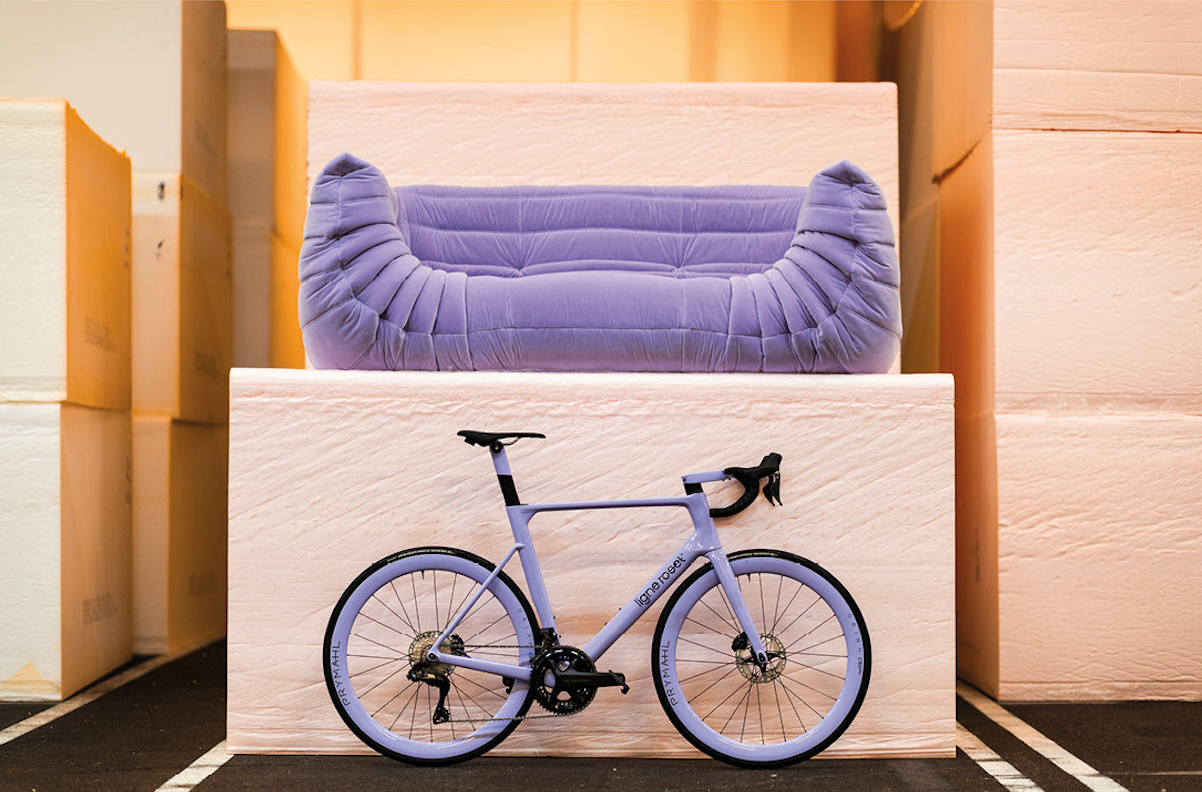 Ligne Roset x Origine : l’élégance du design rencontre la performance cycliste