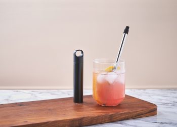Nomaday-UV-Straw-LL147N-Black-Lifestyle-02