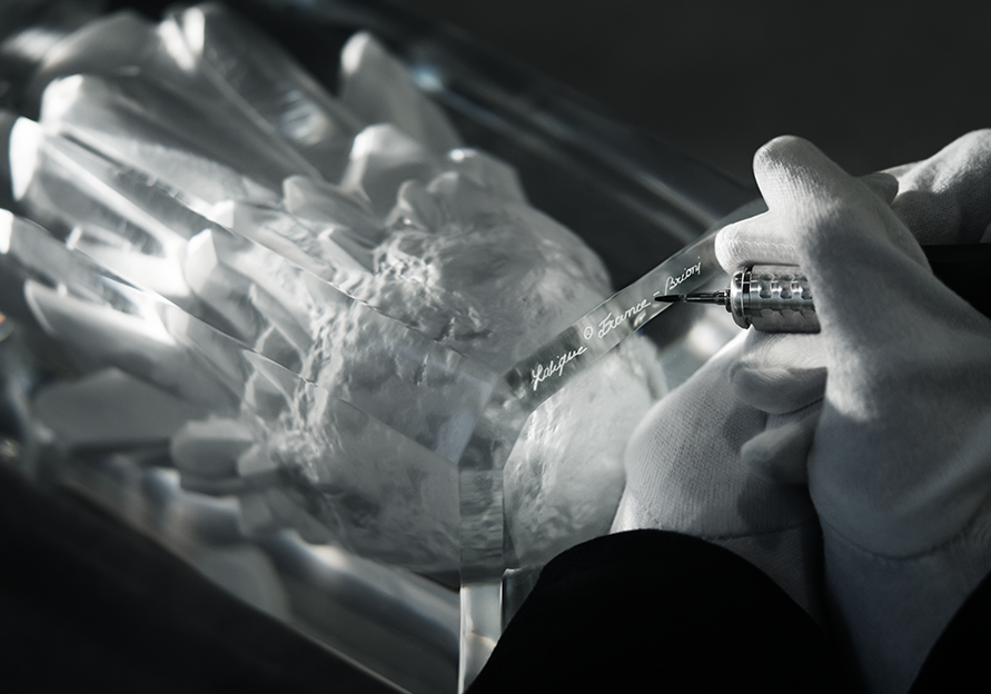 Dualité, Crystal Édition Perfume : un objet d’art né de la collaboration entre Brioni et Lalique