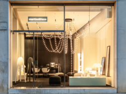 Martinelli Luce célèbre 60 ans de lumière et ouvre son showroom milanais
