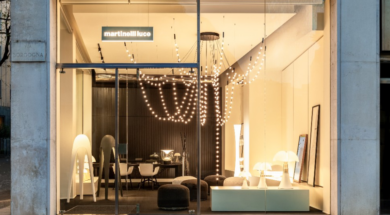 Martinelli Luce célèbre 60 ans de lumière et ouvre son showroom milanais