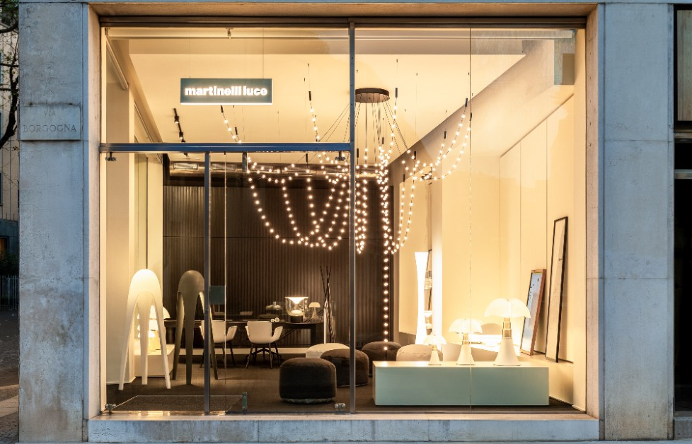 Martinelli Luce : 60 ans d’éclat et un nouveau showroom à Milan