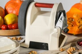 Tormek-T-1-Morakniv-1891_Blanc-Lin_Lifestyle-5-1