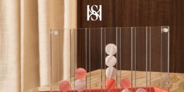 Quand Hector Saxe s’invite dans le jeu d’Emily in Paris