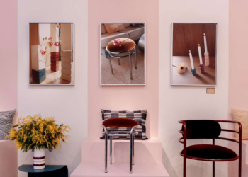 Maison Sarah Lavoine - Présentée dans une scénographie renouvelée dans le magasin parisien de la place des Victoires, « Paysages intérieurs » prolonge la vision de Sarah Poniatowski : faire de la couleur, de l’artisanat et de la fabrication exigeante les piliers d’un art de vivre sensible et durable, où chaque objet participe à la construction d’un paysage personnel.