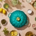 Le Creuset dévoile Bleu Riviera, sa nouvelle teinte événement