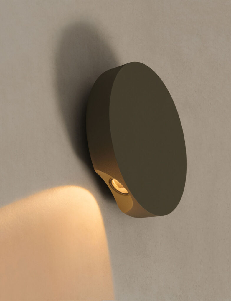 Vibia éclaire les espaces extérieurs avec une sélection de créations iconiques