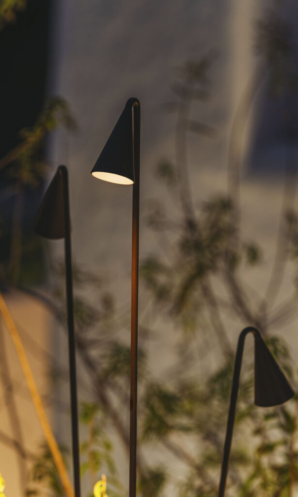 Vibia éclaire les espaces extérieurs avec une sélection de créations iconiques