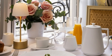 Coquet réenchante l’heure du thé avec Boléro Blanc Satiné