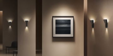 Torche, une applique murale à l’élégance essentielle signée Dordoni Studio pour Foscarini