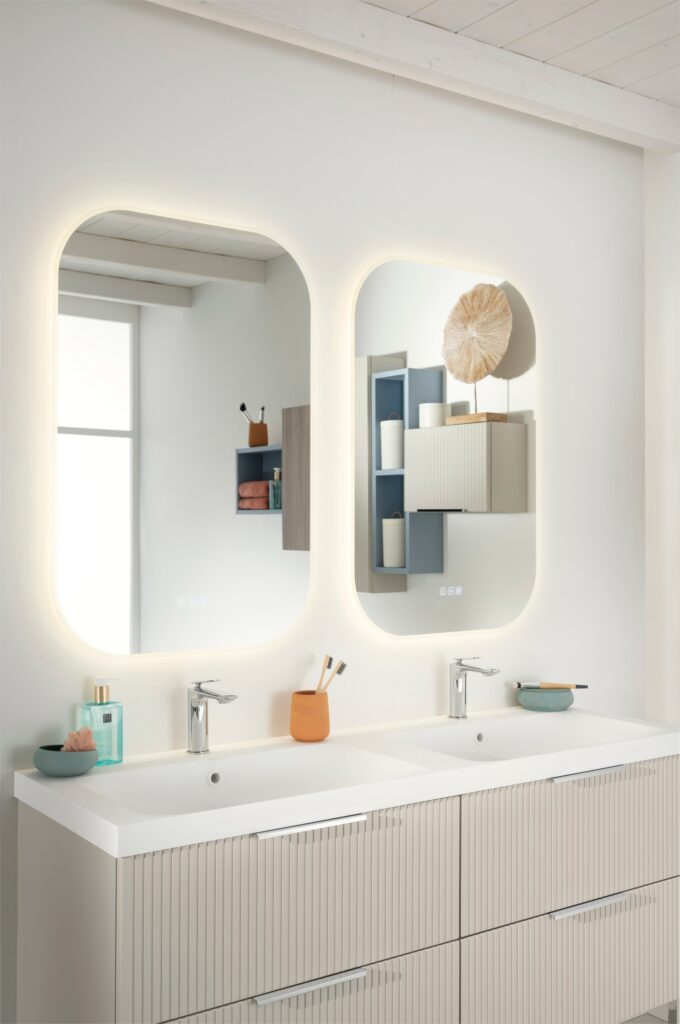 DE26-UN-OCTAVE-ARGILE-MAT-P-LISIERE-CHROME-L140-MIROIR-SQARE-H90-L60
